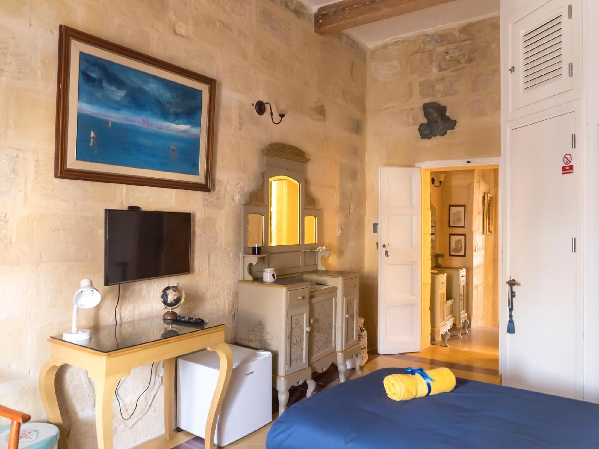 The Knight - Heritage & Art Home At Birgu Square Exterior photo