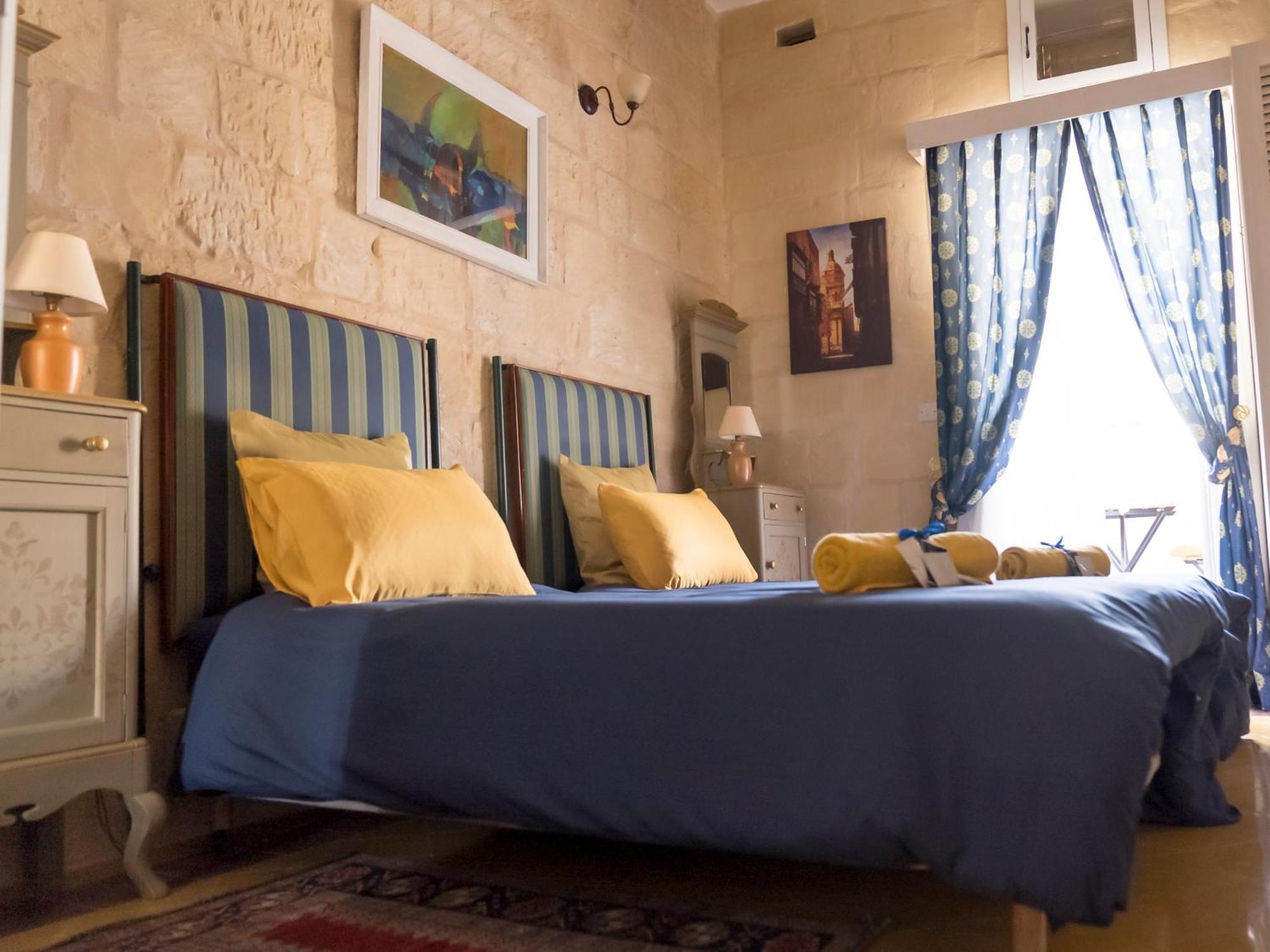 The Knight - Heritage & Art Home At Birgu Square Exterior photo