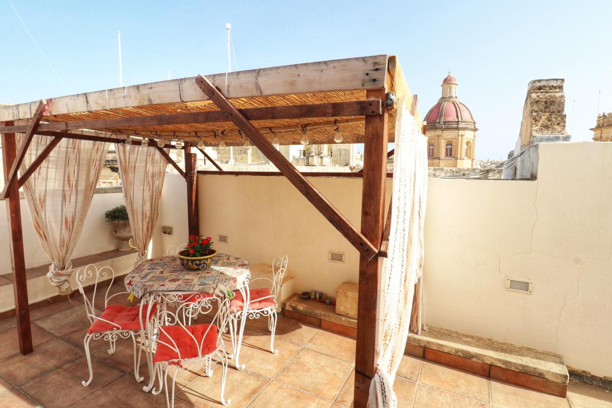 The Knight - Heritage & Art Home At Birgu Square Exterior photo