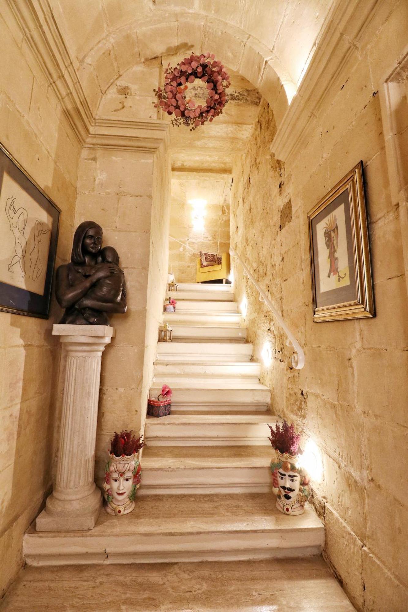 The Knight - Heritage & Art Home At Birgu Square Exterior photo