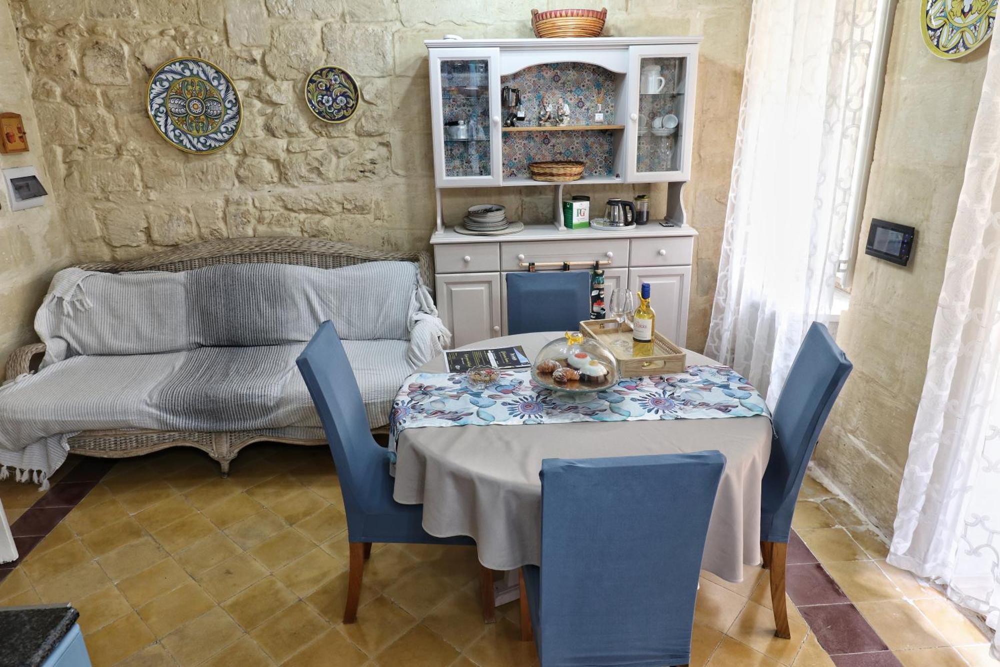 The Knight - Heritage & Art Home At Birgu Square Exterior photo