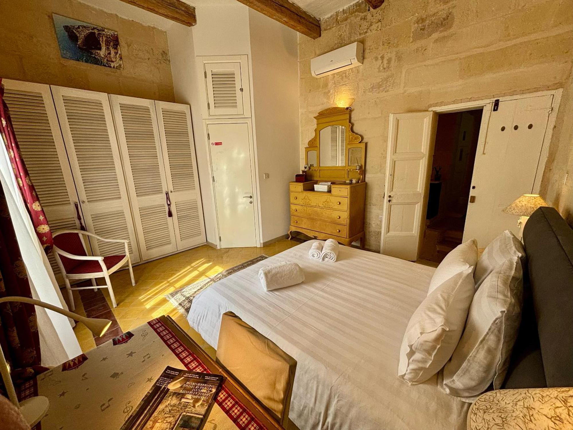 The Knight - Heritage & Art Home At Birgu Square Exterior photo