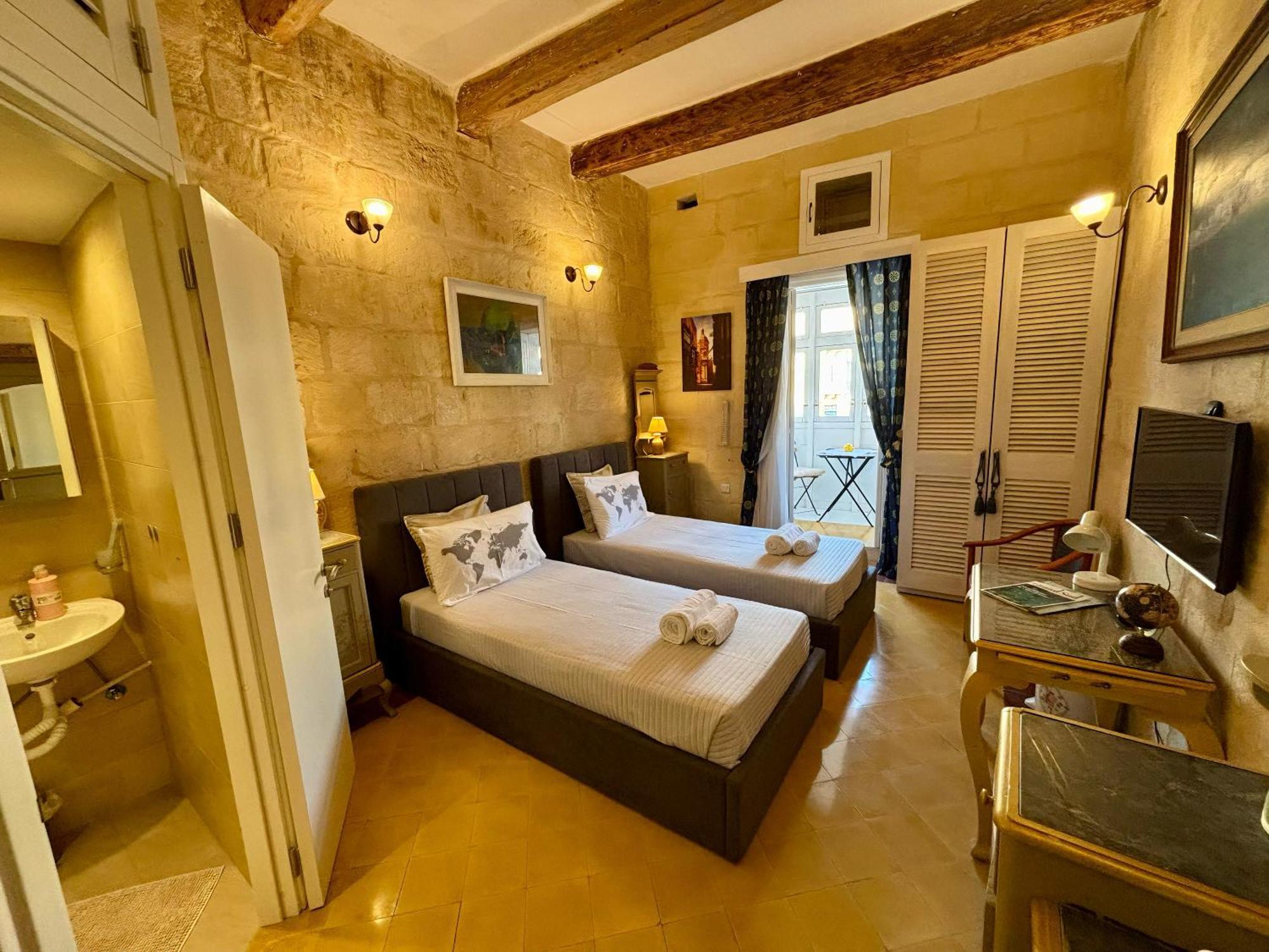 The Knight - Heritage & Art Home At Birgu Square Exterior photo