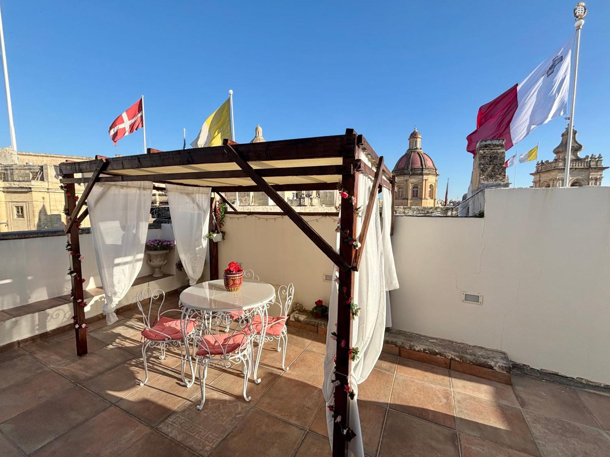 The Knight - Heritage & Art Home At Birgu Square Exterior photo